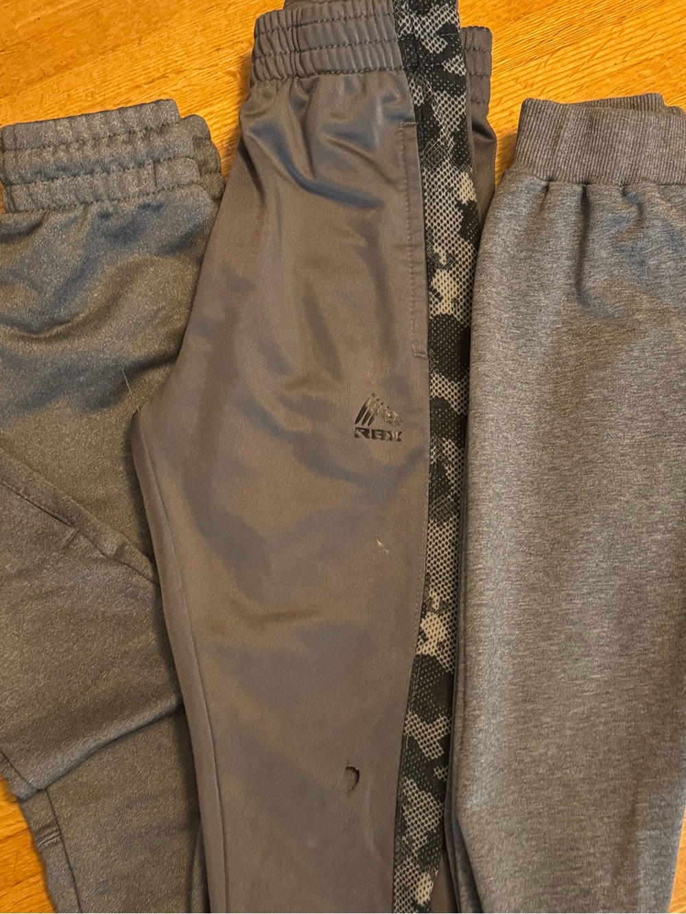 🎱 3 jogger bundle- flaws see description